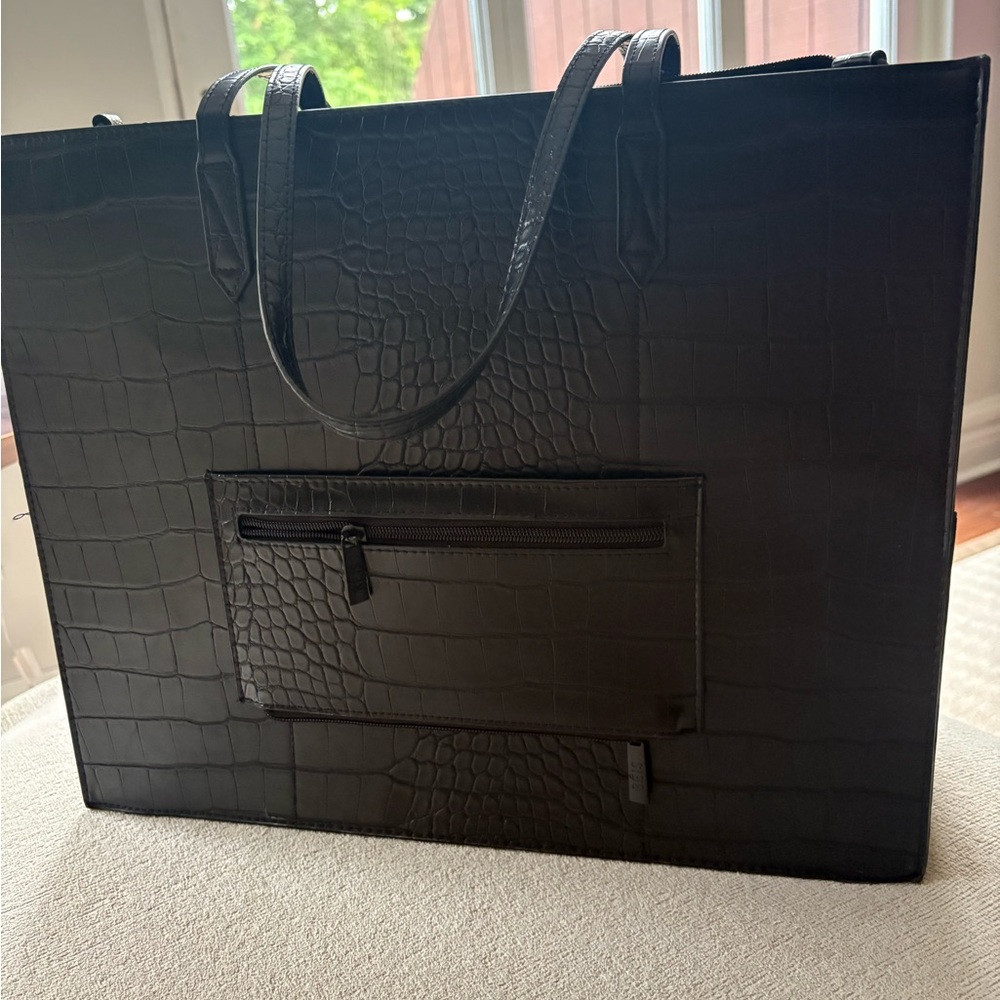 Elegant Black Crocodile-Embossed Tote Bag